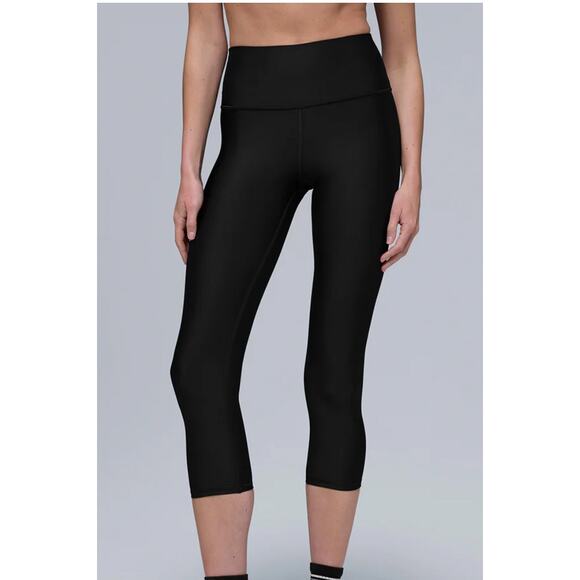 ALO Yoga High Waist Airlift Capri Legging Black Small NWT - Picture 1 of 7